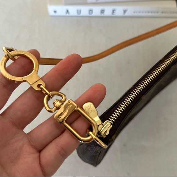 Louis Vuitton Pouchette with Key Holder - Picture 5 of 8